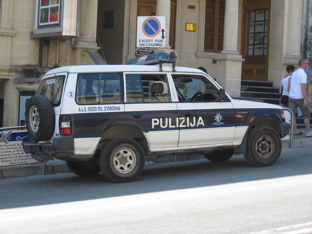 Police Searching For A Car Involved In A Hit And Run Accident TVM mt