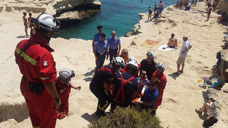 Swedish youth injured after jumping badly at St Peter's Pool - TVMnews.mt
