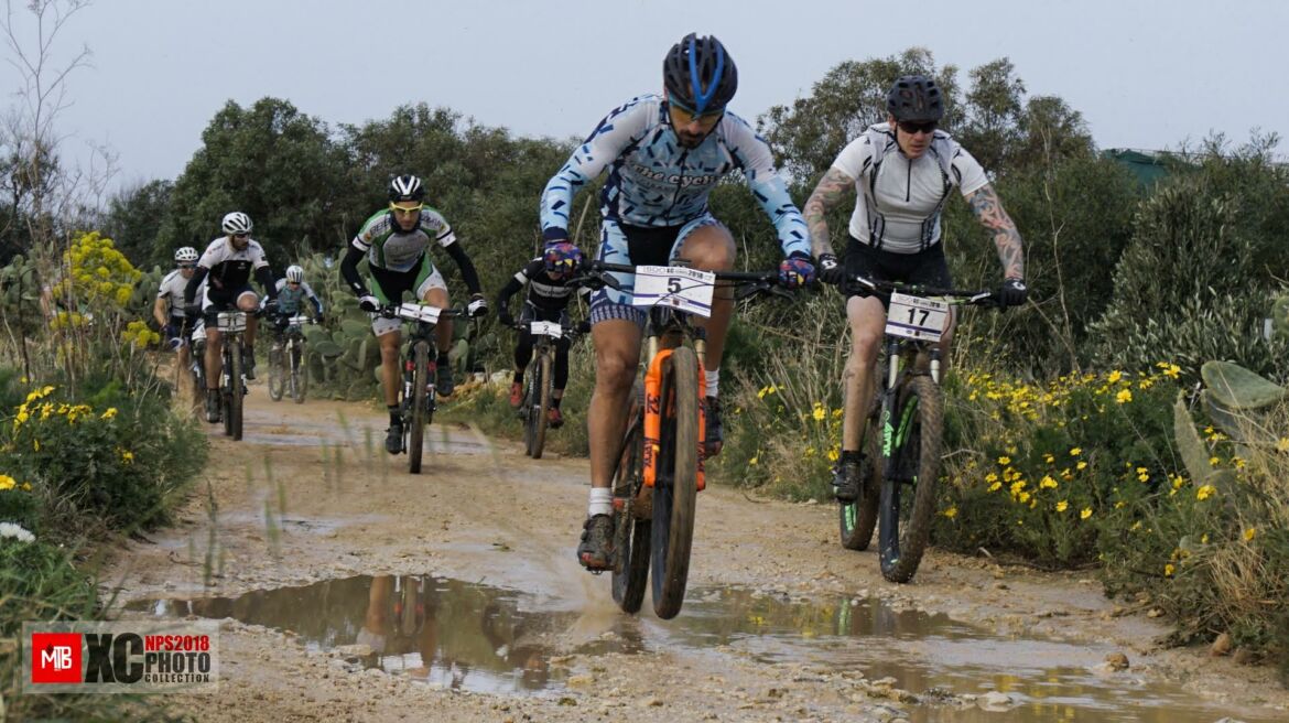 Mountain Biking Maurice Formosa ta' The Cyclist u Danica Bonello