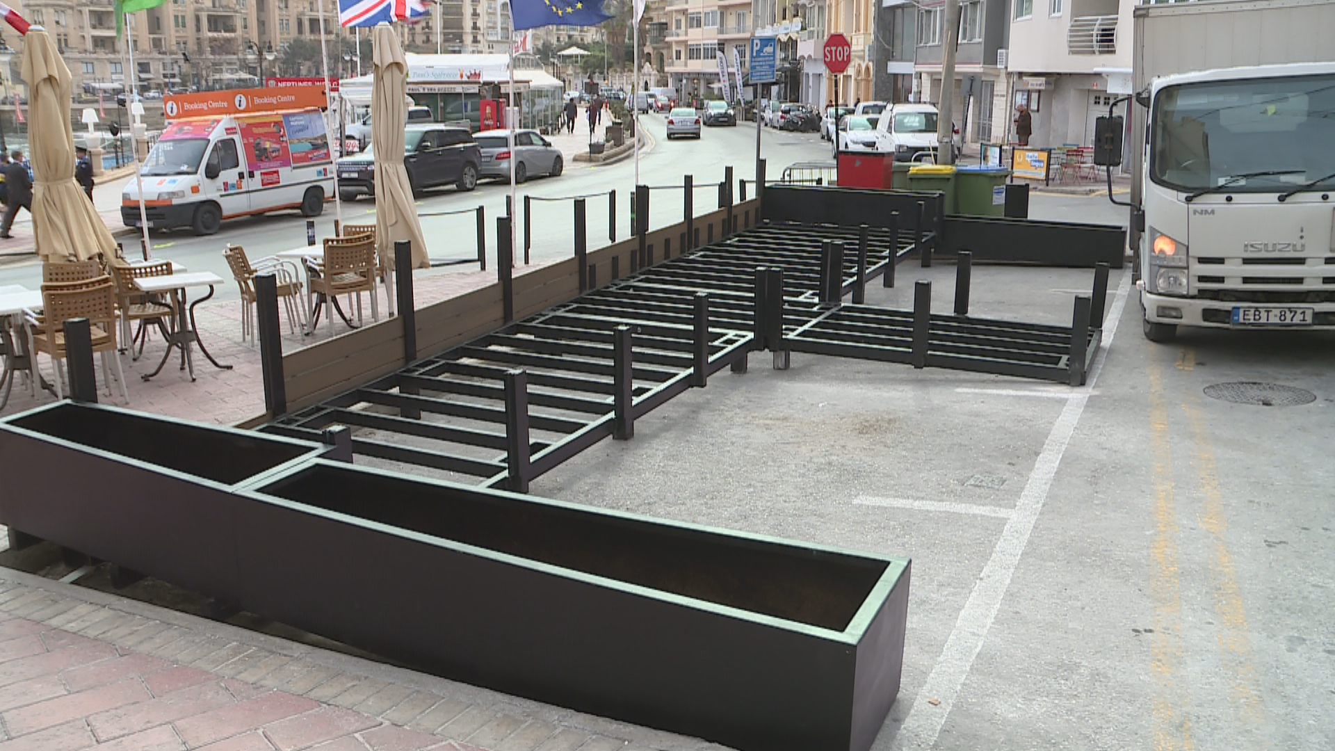 Call for suspension of all permits for chairs and tables on public land