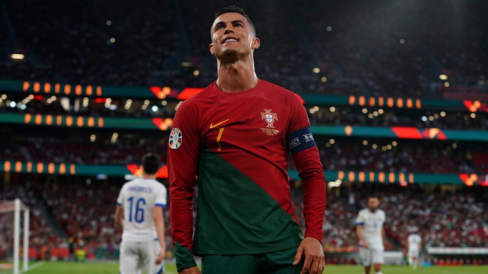 cristiano ronaldo pose