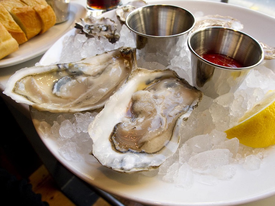 France Oysters consumption banned due to symptoms of food poisoning