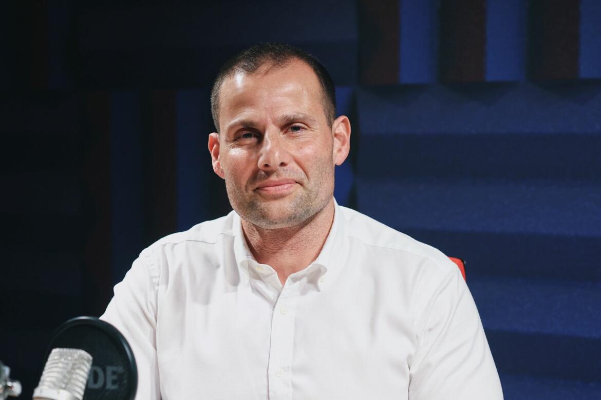 PM stresses on necessary decisions on foreign workers' permits and