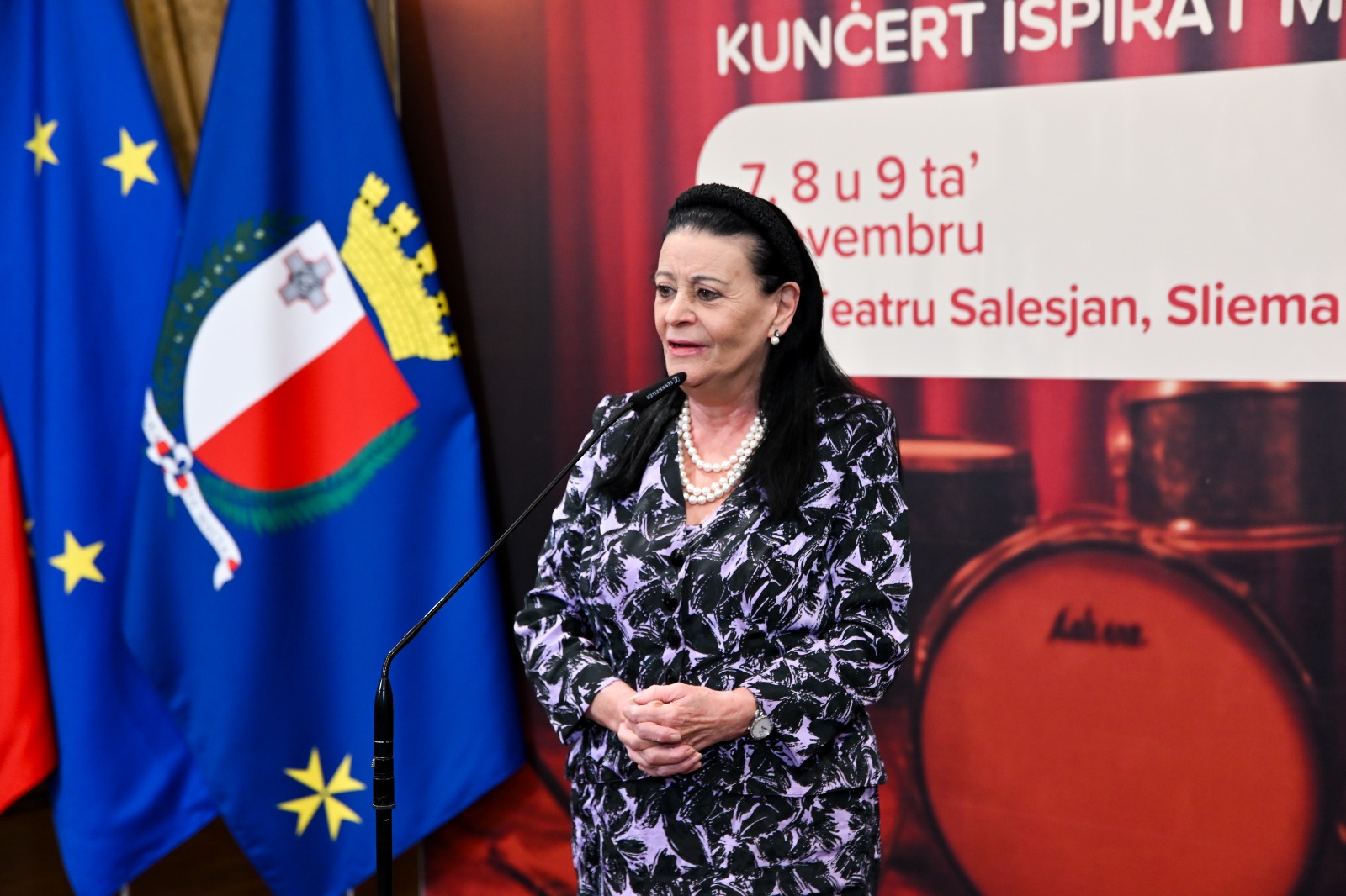 Sochli uy qurilishi porno sperma Yalangoch qiz divanda